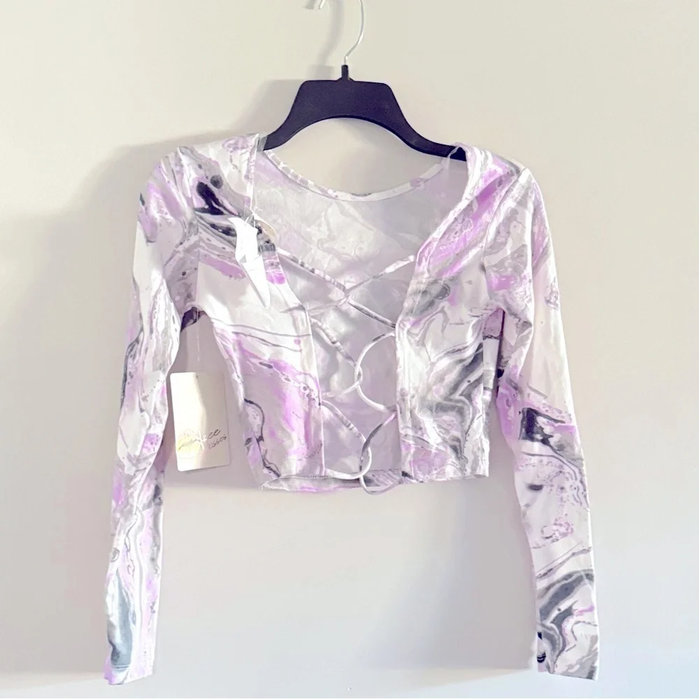 Free Kisses Long Sleeve crop top,’long sleeve shirt size S - Picture 2 of 6